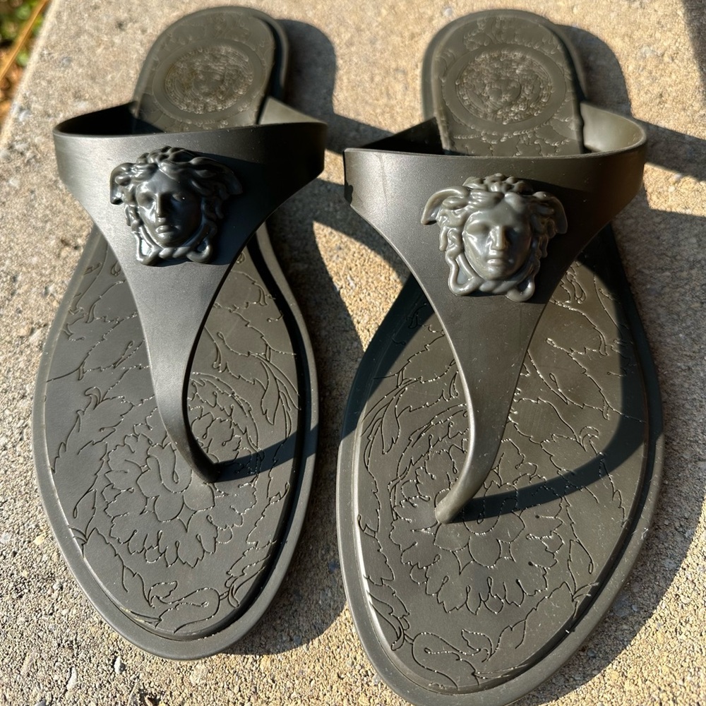 Authentic Versace Medusa Thong Sandals - Picture 2 of 7